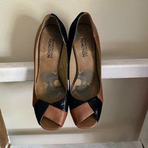 Kenneth Cole Reaction peep toe pumps 6M